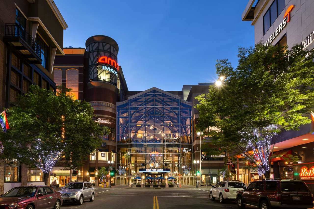 Riverfront Park Square shopping in the evening.