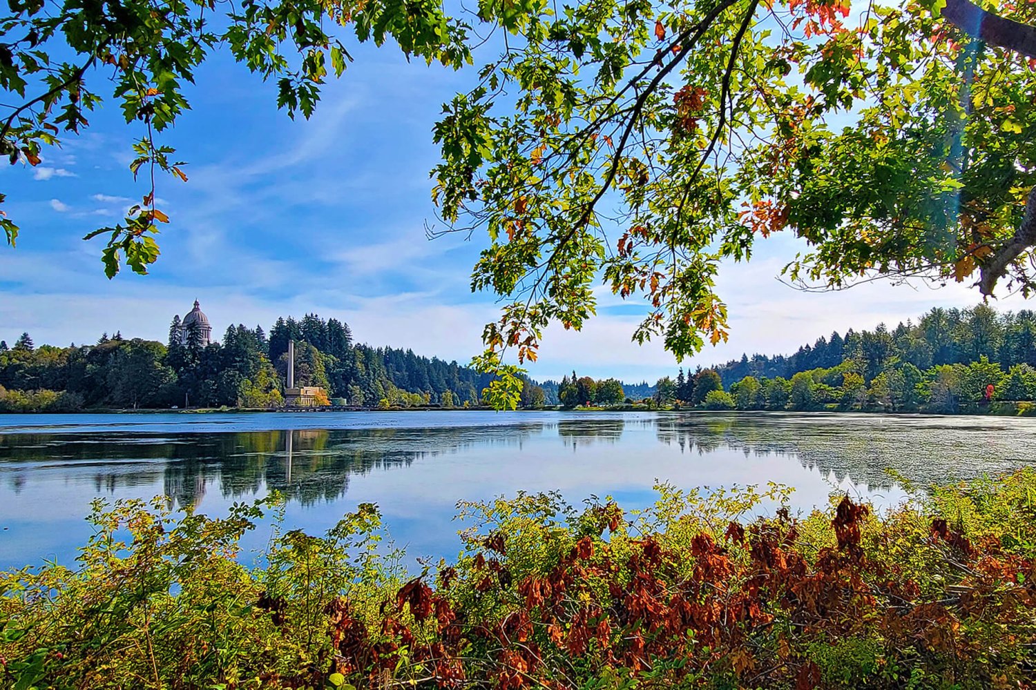 The Washington State Capitol Building can be seen across a lake. 