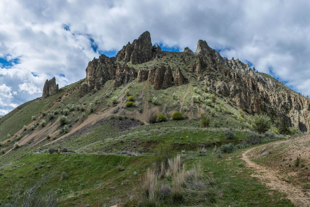 Saddle Rock trail, one of many things to do in Wenatchee. 