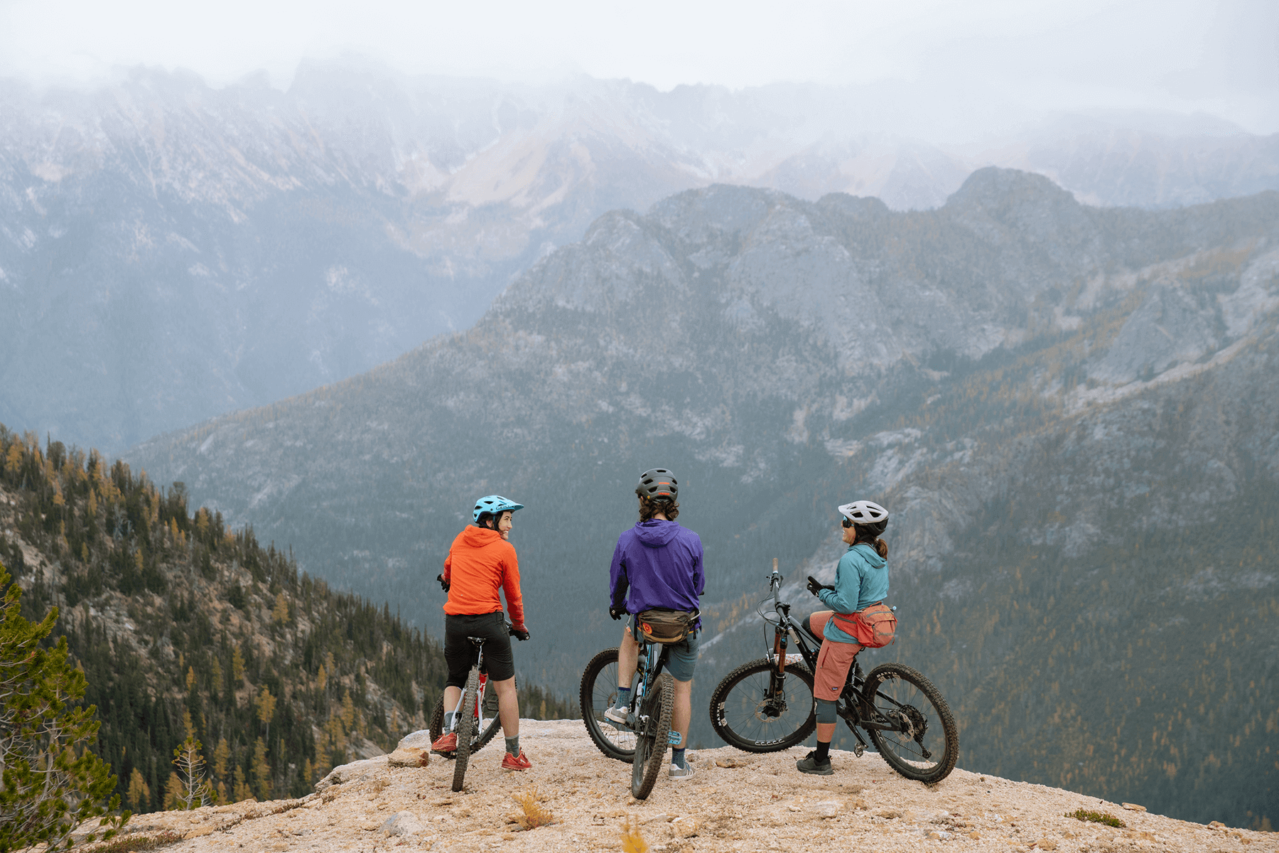 Mountain bikers on Cutthroat Pass in the Okanagon National Forest 