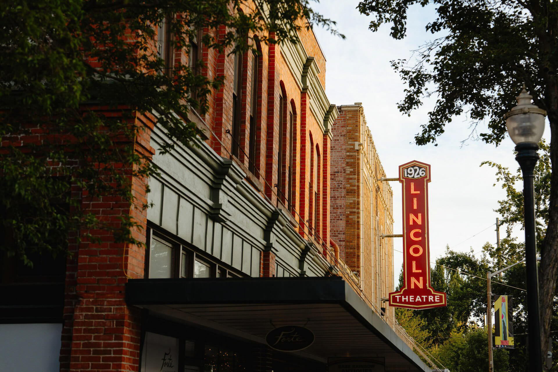 Photo of the exterior of the Lincoln Theatre in Mount Vernon